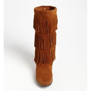 NWT Minnetonka Fringe Moccasin Boots 👢 🥵☺️🛍🛒
